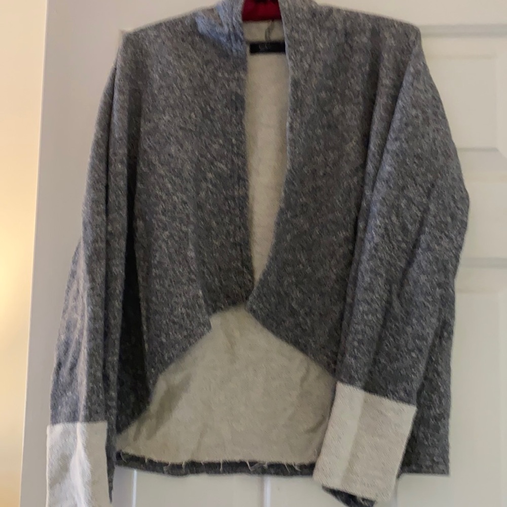 Gray cotton wrap with sleeves